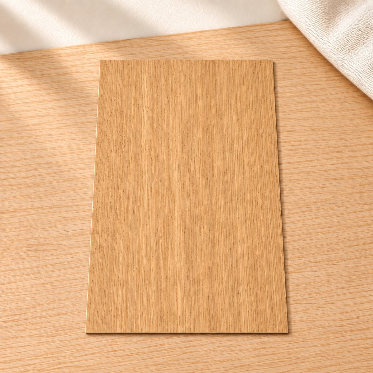 Oak individual wood sheet with fine lengthwise grain