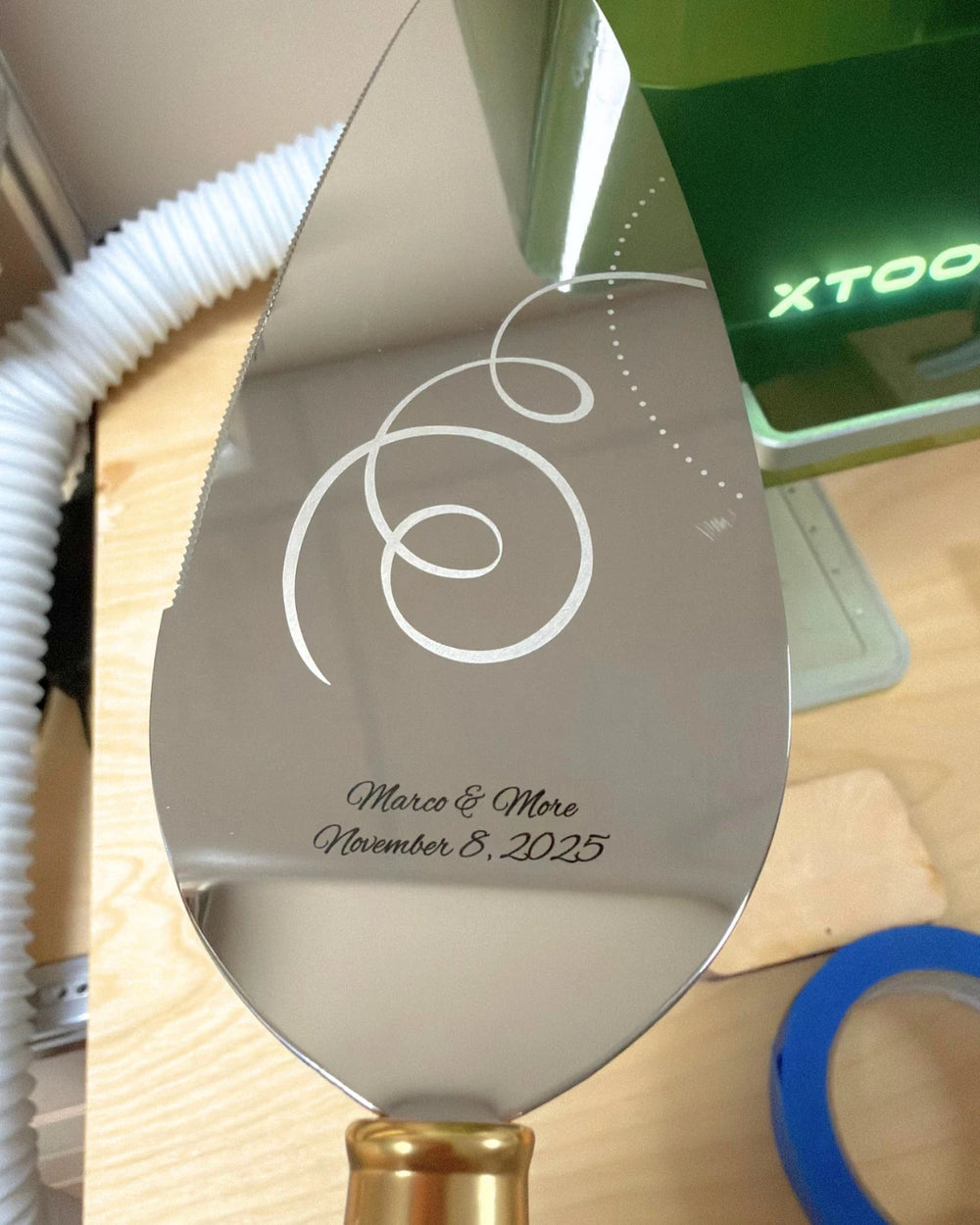 Personalized wedding cake server